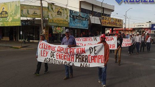 Pasan manifestantes agropecuarios por Delicias; mañana, a Chihuahua