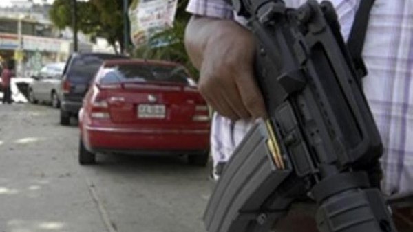 Comando armado secuestra a dos en Cuauhtémoc