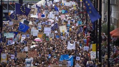 Miles protestan en Londres en rechazo al ’Brexit