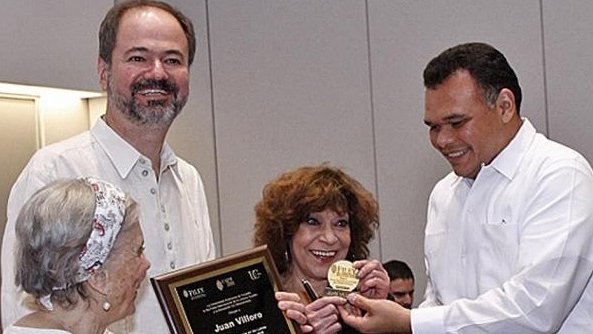 Villoro recibe Premio José Emilio Pacheco en la FILEY