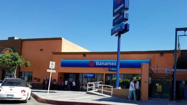 Otro asalto bancario afuera del banco, ahora en Juárez