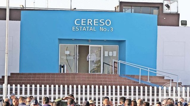 Investigan tráfico de licor en el Cereso 3 de Juárez, el del Papa