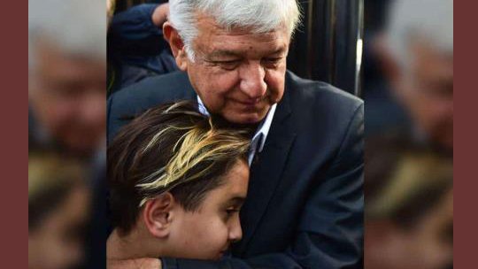 Critican a López Obrador por no llevar a su hijo al Seguro Social