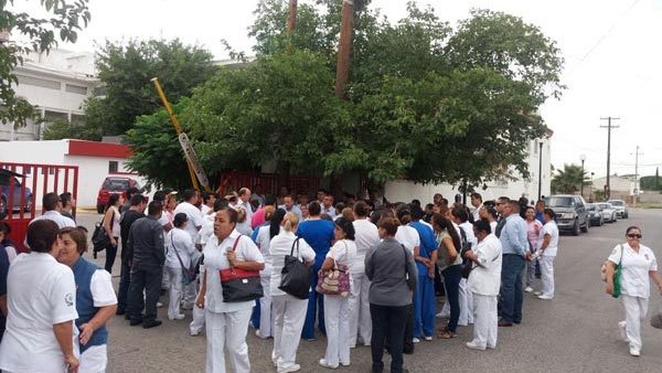 Protestan en Juárez empleados de Salud contra hostigamiento laboral