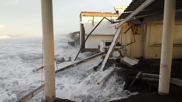Tres pescadores perdidos por embestida del huracán Marie