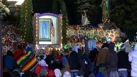 Decenas de miles homenajean a la Virgen de Guadalupe en Chicago