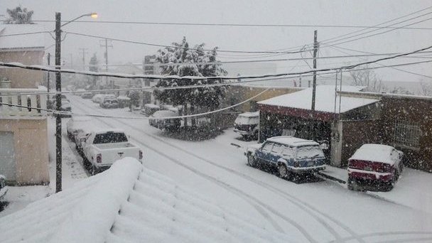 Cae nevada en Cuauhtémoc; cierran accesos a Rubio y La Junta