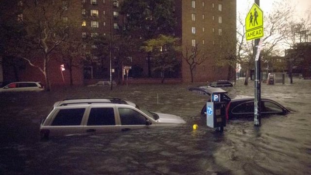 Sandy causa por lo menos 13 muertos en EU y Canadá