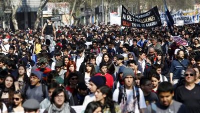 Miles de estudiantes vuelven a las calles en Chile