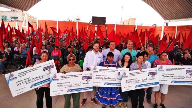 Aplica Municipio programa de materiales para familias antorchistas en Chihuahua