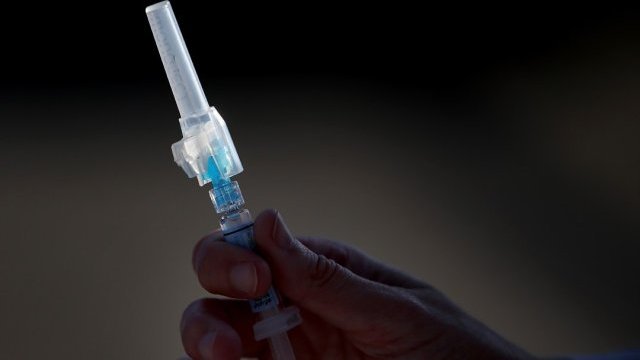 China afirma que primeras vacunas contra coronavirus estarían listas en abril