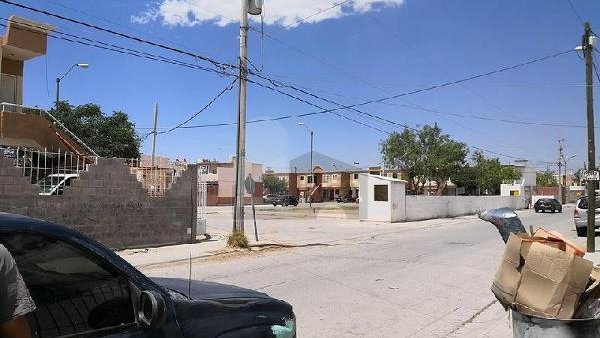 Por celos, desnuda y propina golpiza a su novia en Juárez