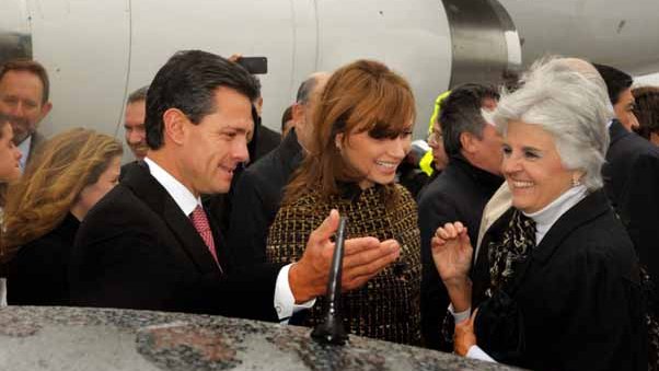 Llega Peña Nieto a Roma; invitará al Papa a visitar México