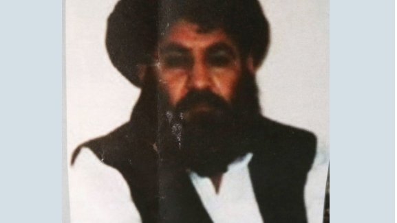 Afganistán confirma muerte del máximo líder talibán