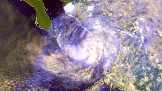 BCS cierra tres puertos por tormenta Manuel