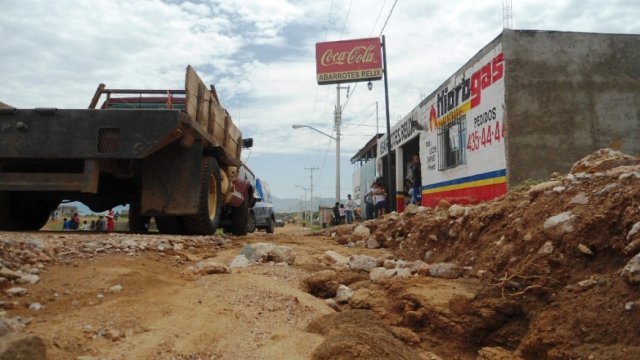 Piden vecinos arreglo de calles en colonias del Sur, tras las lluvias