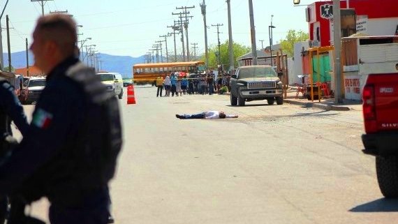 Emboscan y ejecutan a un individuo en Juárez; otro escapó