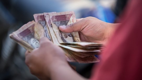 Sobre la salida de circulación del billete de 100 bolívares