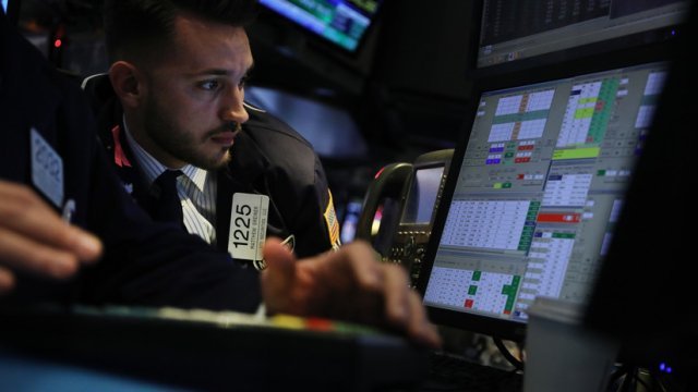 El Dow Jones sigue hundiéndose y pierde más de 700 puntos