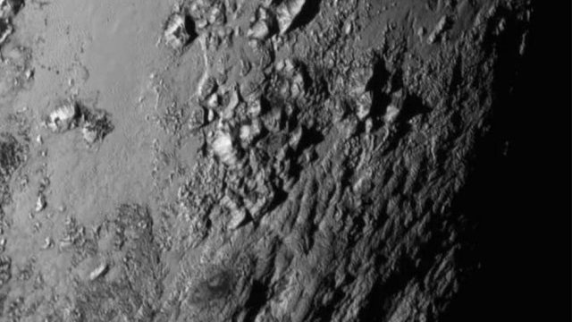 Publican las primeras imágenes de cerca de Plutón