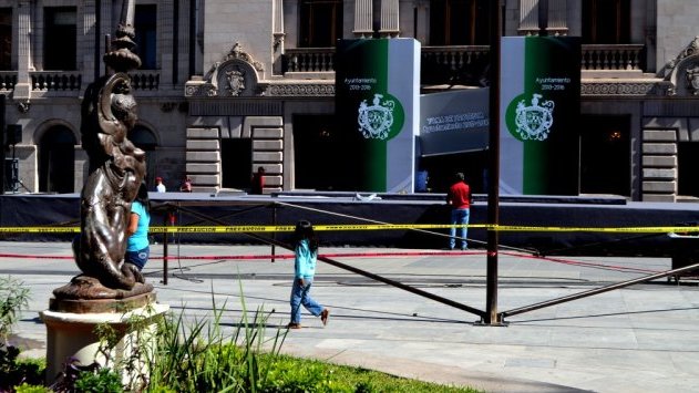 Montan escenarios y sonido en Plaza de Armas para toma de protesta de Garfio