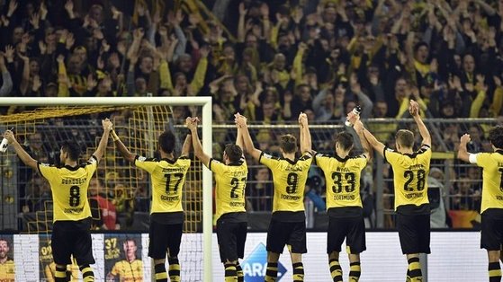 Dortmund vence a Leverkusen y regresa a liderato