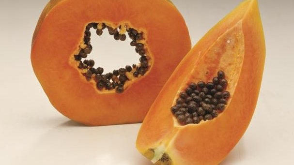 Científicos crean dos tipos de papaya para prevenir enfermedades