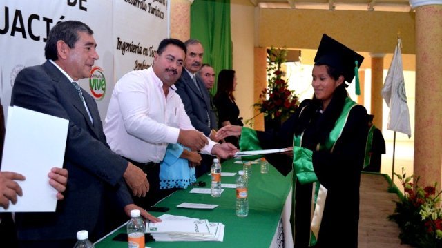 Egresan 66 nuevos profesionistas de la Universidad Tecnológica de la Tarahumara.
