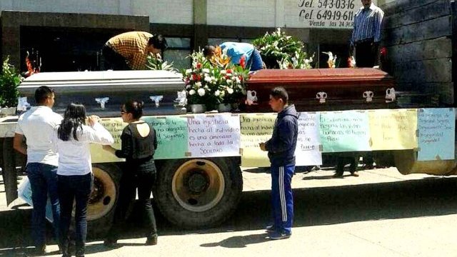 Aquí sí pasa nada: protestan en Guachochi con ataúdes de ejecutados