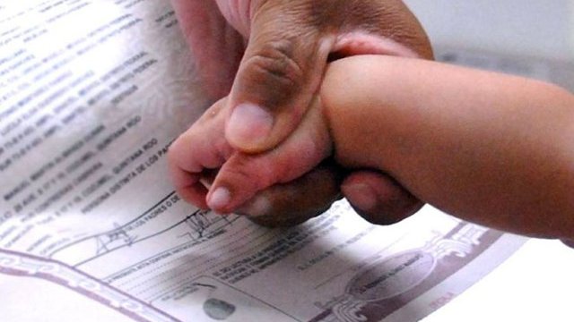 Proponen acabar con prevalencia de apellido paterno en registro