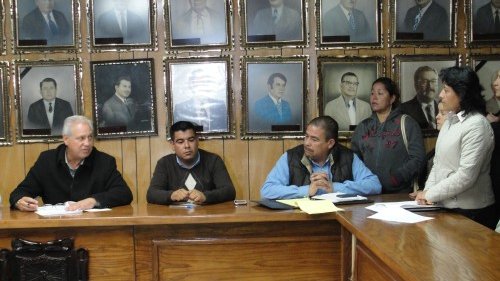 Se reúne con Antorchistas, alcalde de Delicias; revisan pliego petitorio