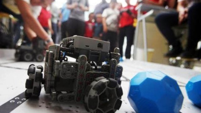 Participan niños y jóvenes en la Tercera Ferial Regional de Robótica