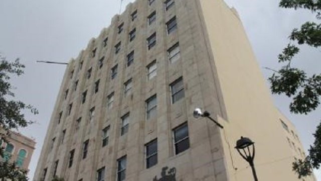 Busca Municipio rentar dos espacios del edificio “Scotiabank