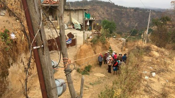 Agradecen a diputados antorchistas electrificación en poblado del Popocatépetl