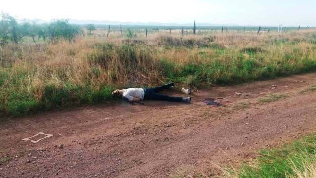 Dejan a un hombre ejecutado en la carretera Chihuahua a Juárez