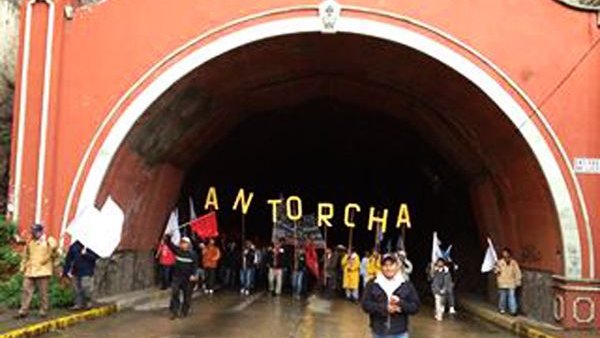 Marcharon antorchistas michoacanos en apoyo de sus hermanos de Guanajuato