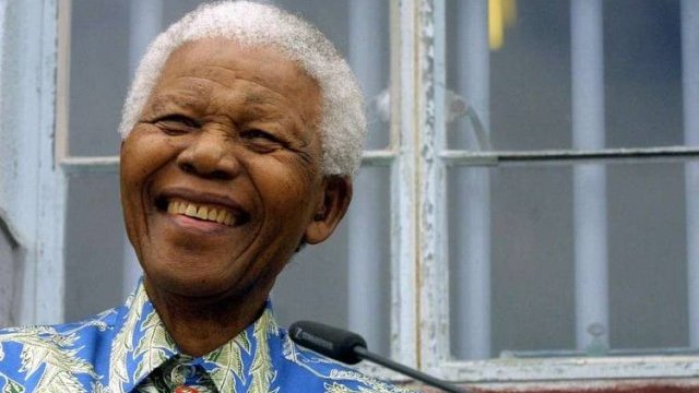 Llevaron a Mandela al hospital, víctima de una infección pulmonar