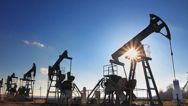 Caen ingresos petroleros y gasto en julio