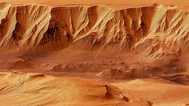 Mars Express envía nuevas fotos de gigantesco cañón marciano