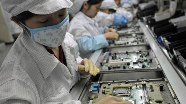 El mayor fabricante de móviles sustituye a 60 mil trabajadores por robots