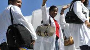 Llegan a Brasil médicos cubanos para brindar servicios en comunidades de ese país