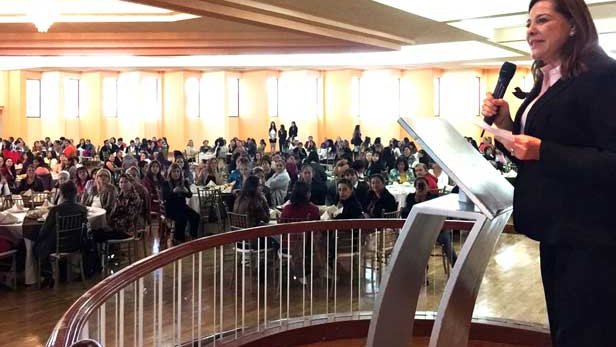 Se reúne senadora Graciela Ortiz con empresarios y mujeres en Parral