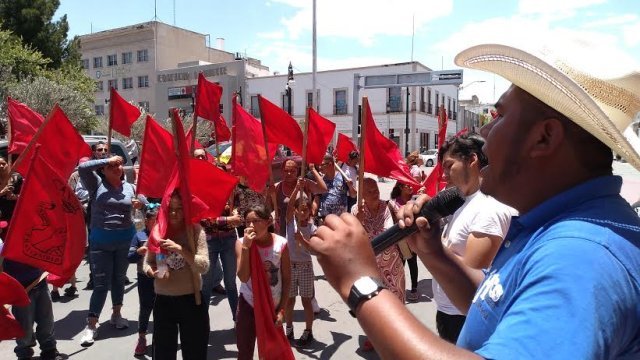 Mitin antorchista para exigir que gobierno atienda al plantón de la Plaza Hidalgo