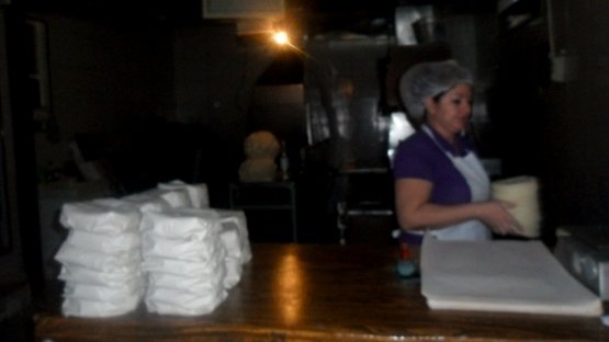 Tortillerías locales aumentan hasta dos pesos la tortilla