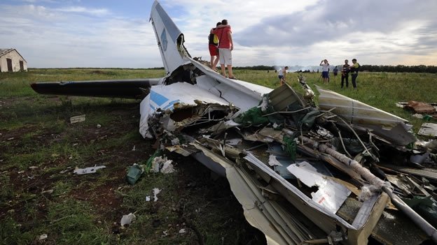 Avión malasio fue derribado. Ucrania y Rusia se acusan mutuamente