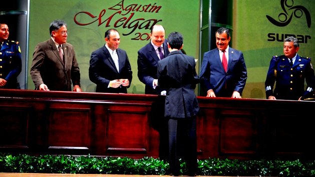 Entregan premios a la juventud Agustín Melgar  2011 