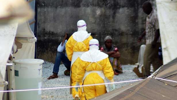 Causa pavor en EEUU la llegada de dos contagiados de ébola