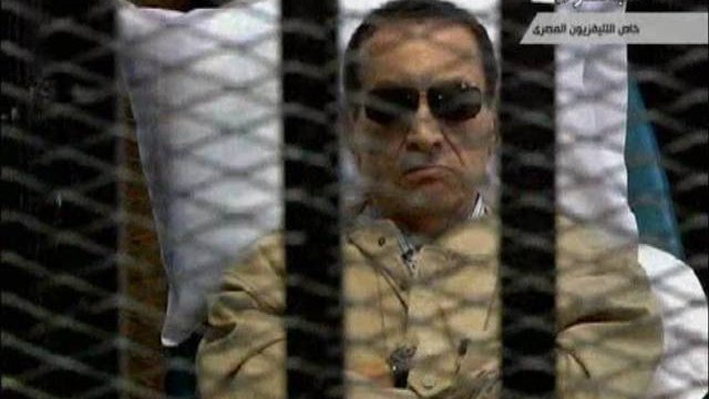 La justicia condena a Mubarak a cadena perpetua por la muerte de manifestantes
