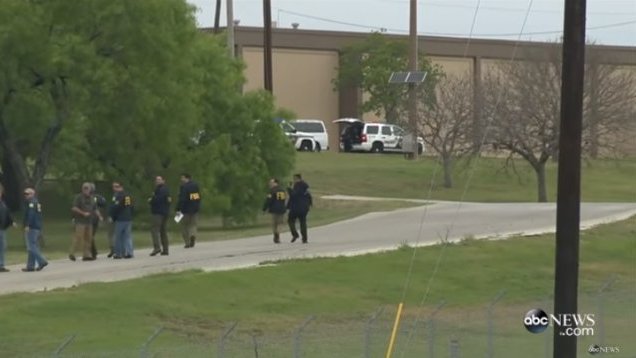 Tiroteo deja 2 muertos en base aérea de Lackland, Texas