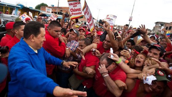 Venezuela escoge entre “la patria” de Chávez y “el progreso” de Capriles 